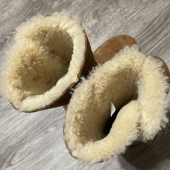 Womens UGG Bailey Button II Boots Size 5 Tan - Picture 4 of 6